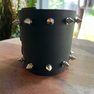 Leather cuff - short spikes